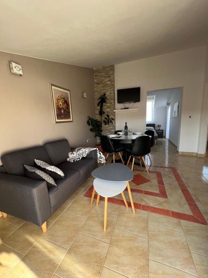 Apartmani M&L Medulin Exterior photo